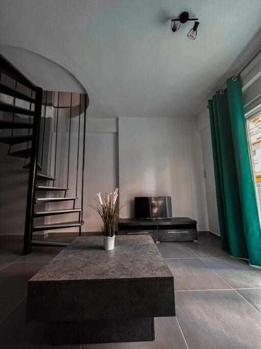 Escala Luxury Loft 3 In The Center & Free Parking Lägenhet Volos Exteriör bild
